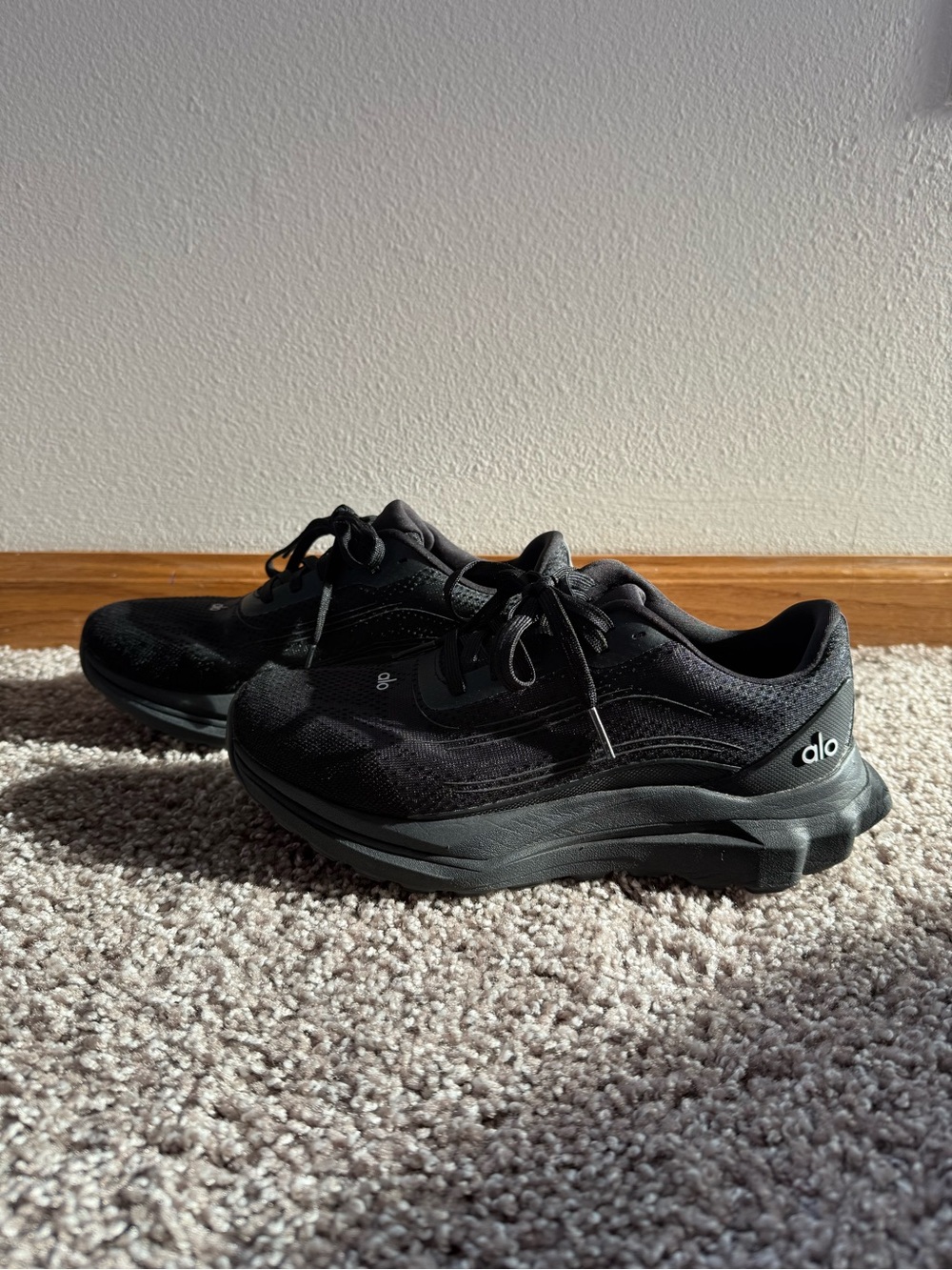 ALO Runner Sneakers - Picture 7 of 10